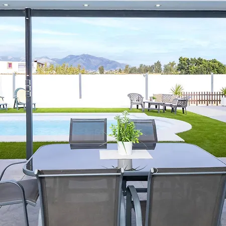 Cubo's Casa Soles & Football Field * Fuengirola