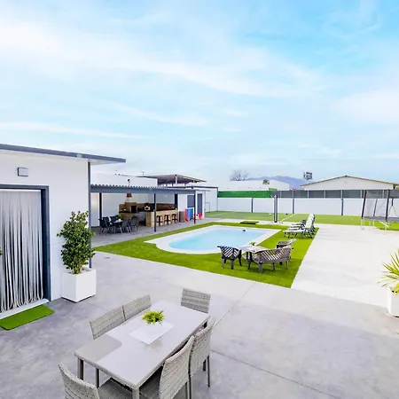 Cubo's Casa Soles & Football Field Fuengirola